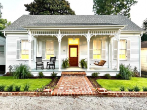 Katie's Cottage in Natchez, Charming Historic Home